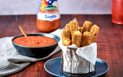 811- Mozzarella Sticks With Ricotta Sauce / أصابع الموزاريلا مع صلصة الريكوتا