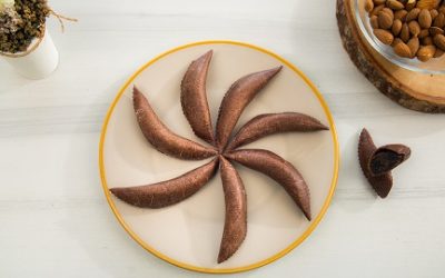 823-  Gazelle Horns With Chocolate  / كعب غزال بالشكلاطة